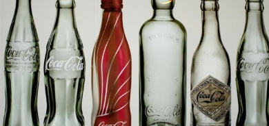 دیمەنە سەیرەكان  شووشەی كۆكاكۆلا  سەرەتا شووشەی كۆكاكۆلا وەك بتڵی مەی دەفرۆشرا