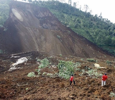 لە هیندستان بەهۆی زەوی لەرزینێکەوە ١٥ کەس گیانیان لەدەستدا