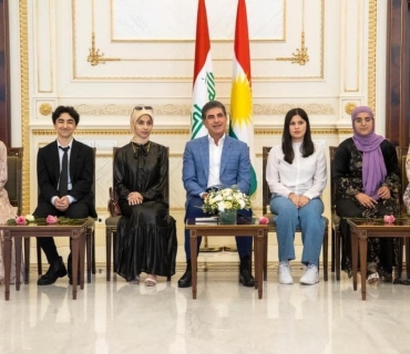 سه‌رۆك نێچيرڤان بارزانى سكووڵه‌رشيب بۆ‌ ده‌رچووانى ئه‌مساڵى يه‌كه‌م و دووه‌م و ‏سێيه‌مى ئاماده‌يى دابين ده‌كات