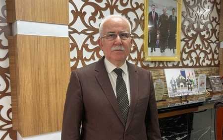 kerîm slêman brîkarî wezaretî kşitukall û serçawekanî aw bo gullan: kabîneyi noyemî ḧkumetî herêmî kurdistan werçerxanî le kertî pelewer û saxkrdineweyi berhemî cûtiyaranda drust krd