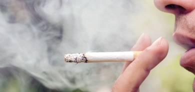 بسبب التدخين وتعاطي المضادات الحيوية .. إصابة شخص بمرض غير طبيعي وصادم!