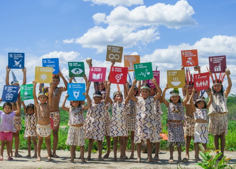 گوین گاونتلێت، سەرۆکی بەبازاڕکردنی جیهانی لە بەرنامەی پەرەپێدانی نەتەوە یەکگرتووەکان : پێشکەوتنە تەکنەلۆژییەکان وایان کردووە رووبەڕوی ئالنگارییی جیهانییەکان ببینەوە