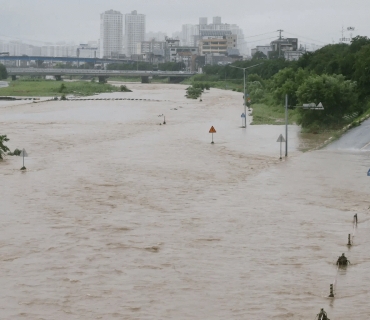 بەهۆی لافاو و زەوی لەرزین لە کۆریای باشوور ٧ کەس گیانیان لەدەستدا و سەدان کەسیش ئاوارەبوون