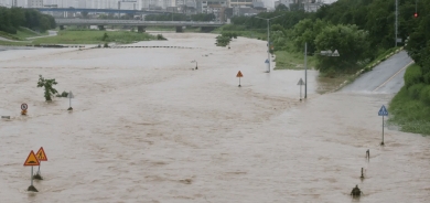 بەهۆی لافاو و زەوی لەرزین لە کۆریای باشوور ٧ کەس گیانیان لەدەستدا و سەدان کەسیش ئاوارەبوون