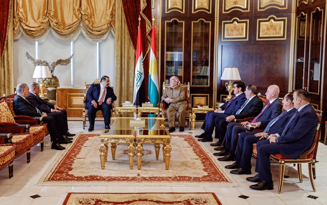 سەرۆک بارزانی پێشوازی لە سەرۆکی هاوپەیمانێتیی عەزم و شاندی یاوەری دەکات