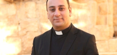 قەشە سەمیر عەتاڵڵا  لە كەنیسەی ڕۆژهەڵاتی كۆن لە پارێزگای دهۆك بۆ گوڵان:     دڵنیاین و متمانەمان بە حكومەت و دامەزراوەكانی هەرێمی كوردستان هەیە كە بە بێ جیاوازیی نەتەوەیی و ئایینی پارێزگاری لە هەموو پێكهاتەكان دەكات