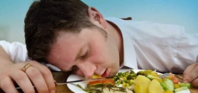 كيف تتجنب الشعور بالخمول بعد تناول الطعام؟