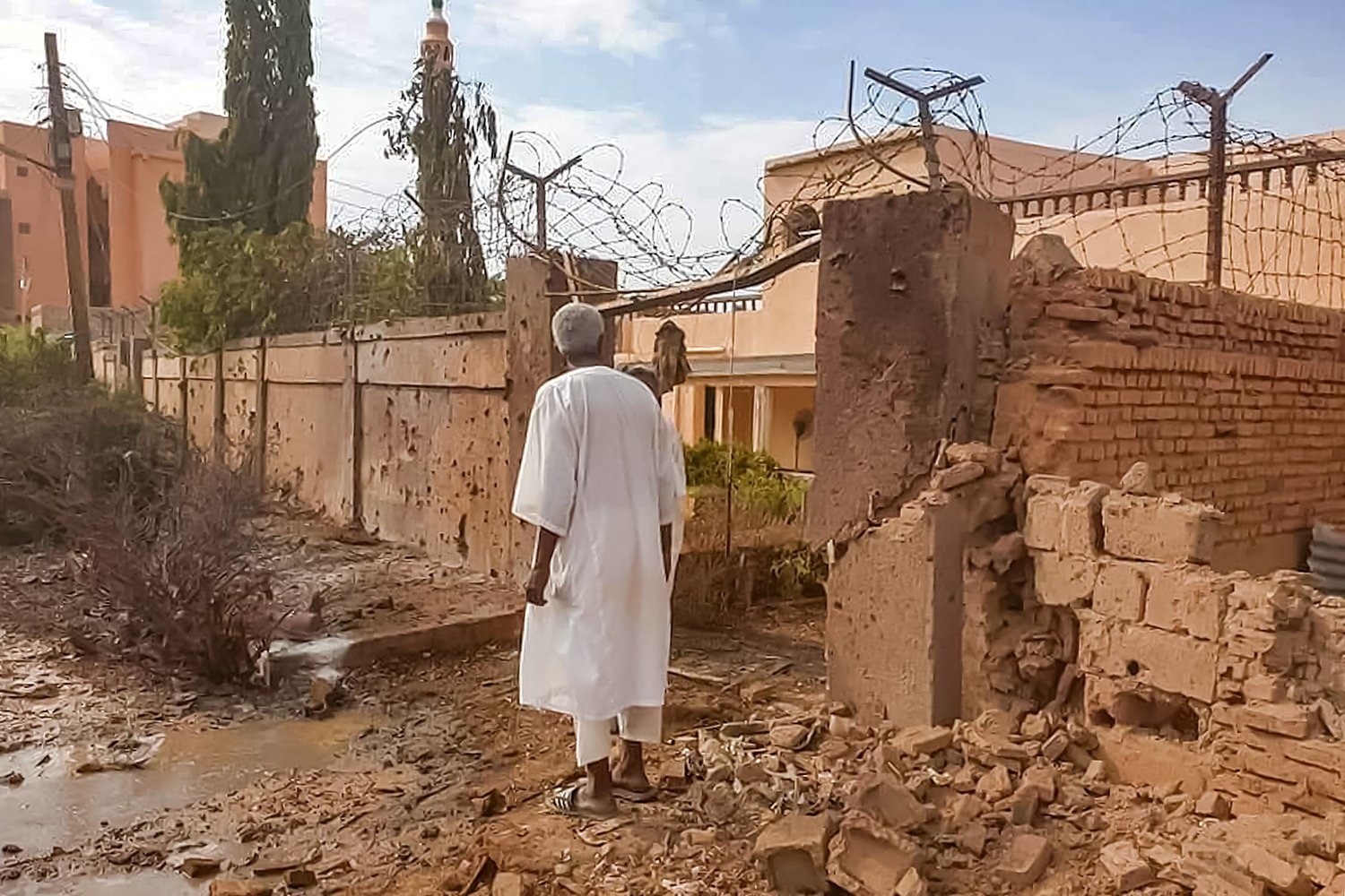 تجمع مدني سوداني جديد يلوح بالمطالبة بتدخل دولي إذا استمرت الحرب