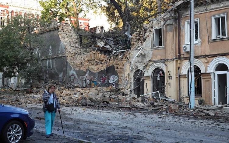 Rûsyayê bi mûşekan êrîşî dêrê kir: Miriyek, 22 birîndar