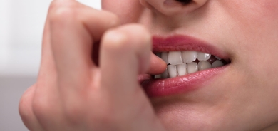 علماء يحددون استراتيجية للتخلص من عادة قضم الأظافر؟