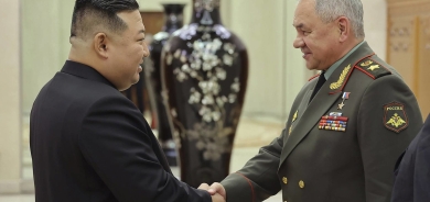 زعيم كوريا الشمالية يلتقي وزير الدفاع الروسي في بيونغ يانغ