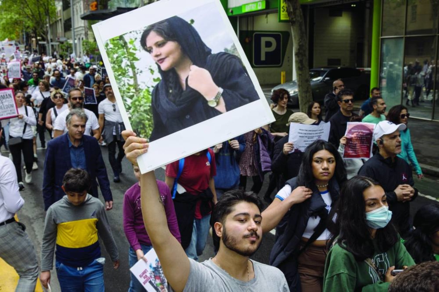 أميركا لتشديد العقوبات على القيادة الإيرانية