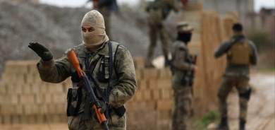 Grûpên çekdar li Efrînê Kurdan digirin