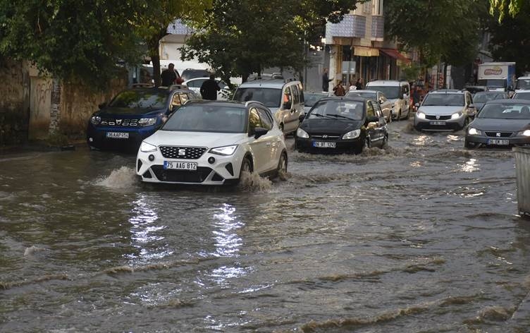 Li Qersê piştî baran û teyrokê lehî rabû