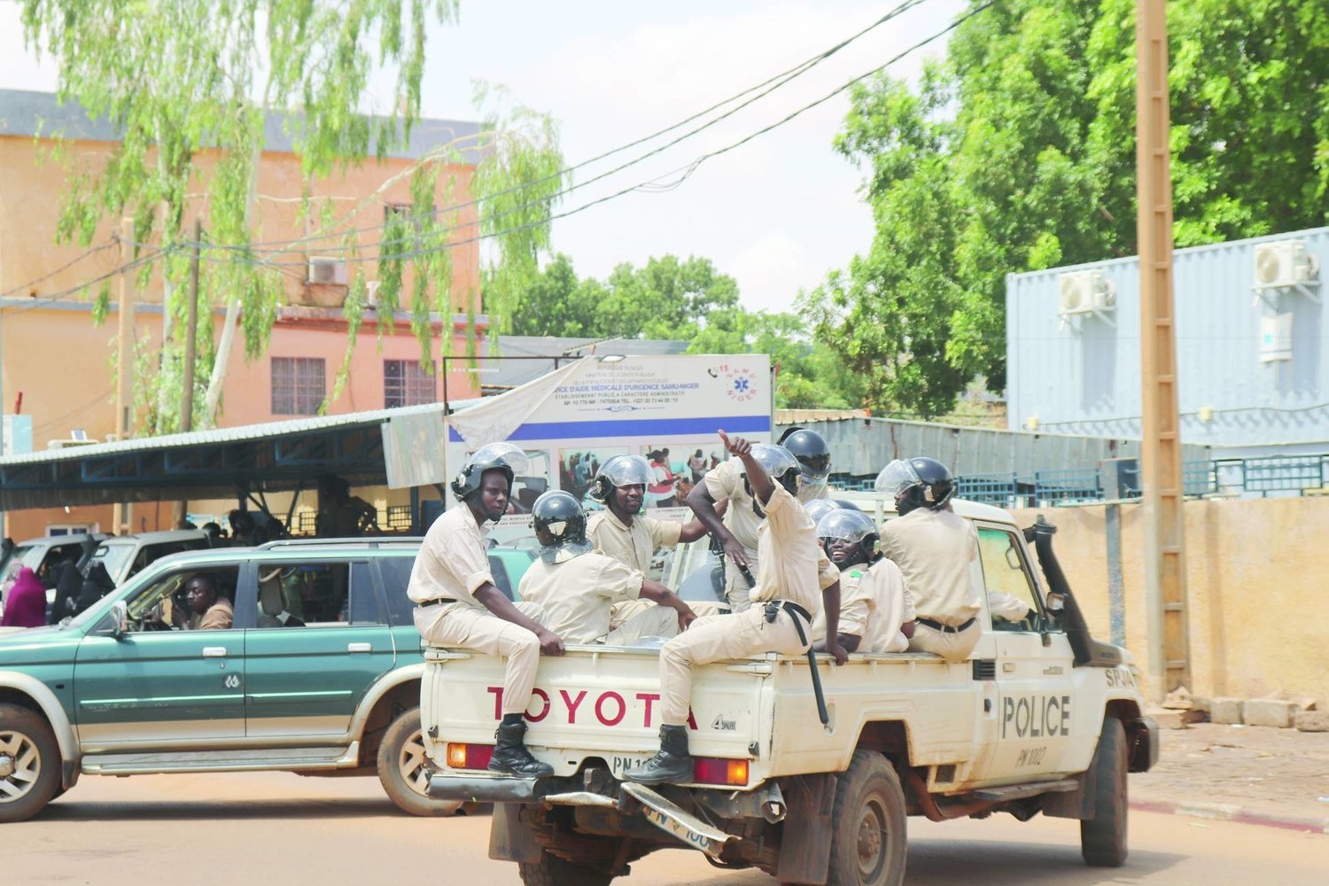 بدء النزوح الأوروبي من النيجر