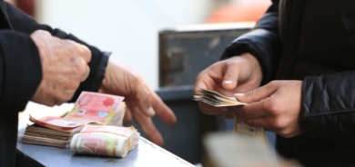 مخاوف من احتمال تعرض الدينار لهزة جديدة.. من مجموع 72 مصرفاً عراقياً ثلثها على القائمة السوداء