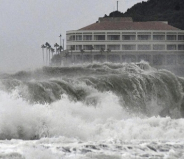 بەهۆی زریان  و گەردەلول لە ژاپۆن كەسێك  گیانی لەدەستدا و 11 كەسیش بریندار بوون