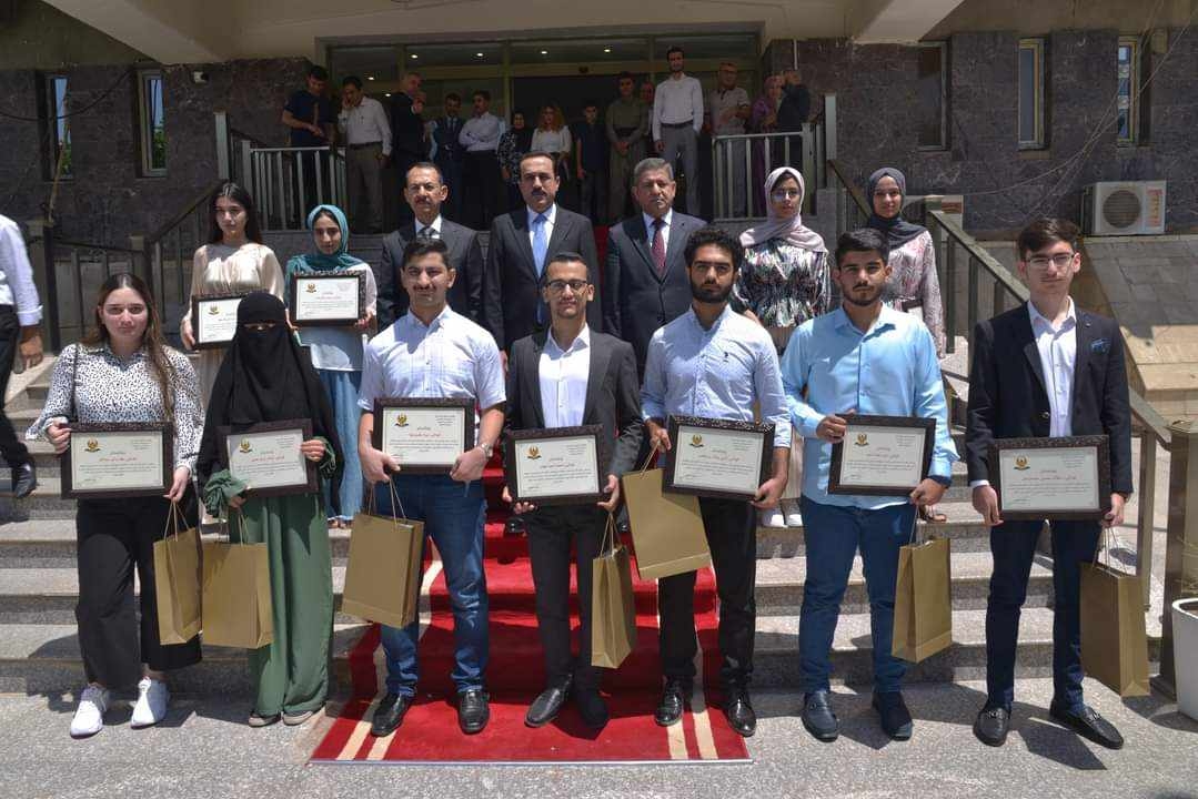 پارێزگاری هه‌ولێر: قوتابیه‌ یه‌كه‌مه‌كانی سه‌ر ئاستی شاری هه‌ولێری له‌ هه‌ردوو به‌شی زانستی و وێژه‌یی خه‌ڵاتكرد