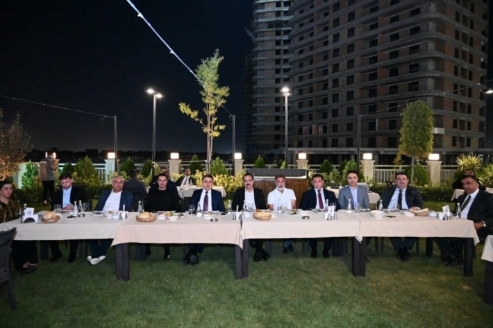 رئيس حكومة إقليم كوردستان يقيم مأدبة عشاء على شرف نادي أربيل الرياضي