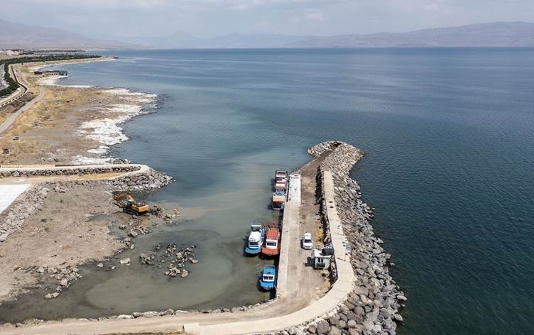 Vekişîna ava Gola Wanê bandoreke neyînî li masîgiran dike