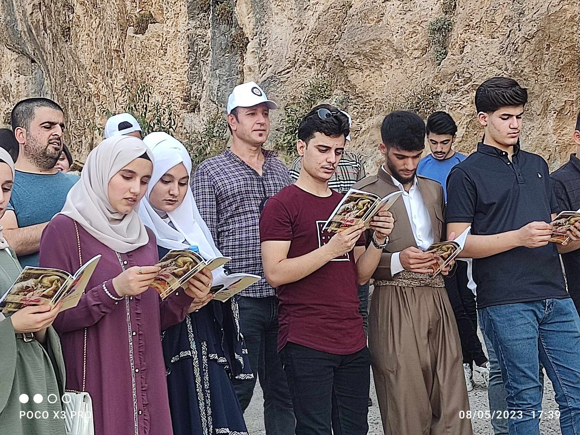 نامیلکەیەکی شیعری لە دامێنی سەفین پێشکەشی قوتابیان کرا