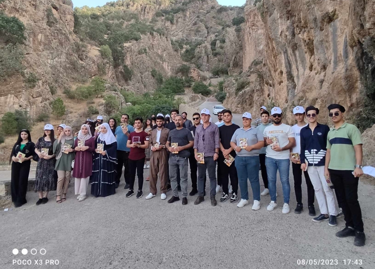 نامیلکەیەکی شیعری لە دامێنی سەفین پێشکەشی قوتابیان کرا