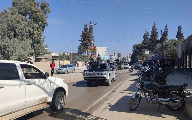 Grûpa Siltan Silêman Şah bacê ji koçberên Efrînê distîne