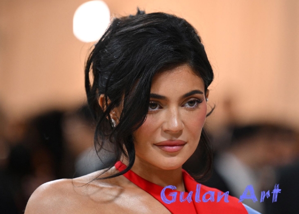 كایلی جێنەر: نەشتەرگەریی جوانكارییم ئەنجام نەداوە