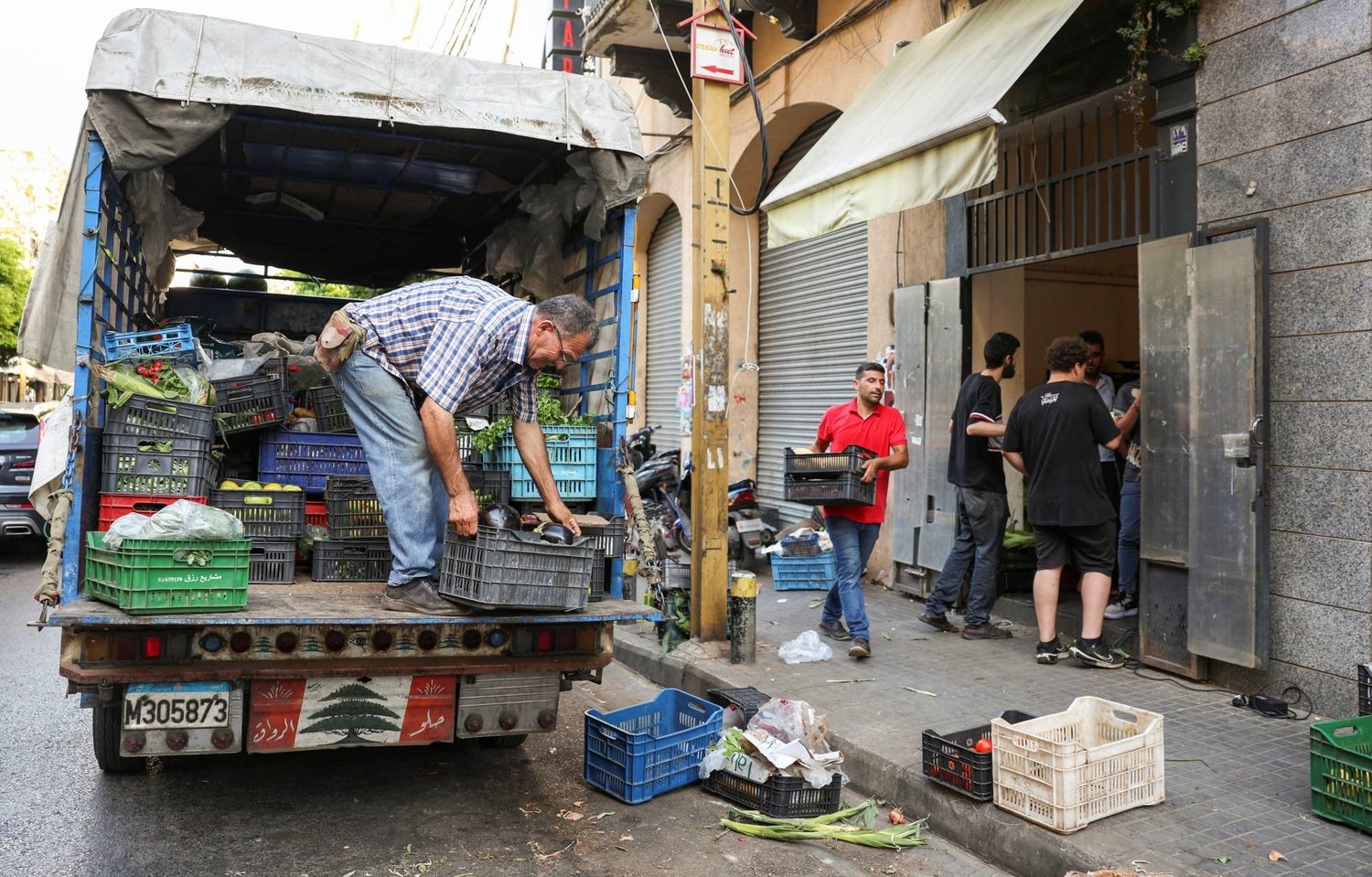 لبنان: تحذير من «مجاعة» بسبب فقدان المواد الغذائية الأساسية
