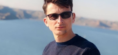 شاعیر ناوێکە شیعر دروستی دەکات نەک بنەماڵە و هاوڕێ و وەهمی سەری خۆت