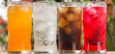 المشروبات المحلاة بالسكر قد تزيد خطر إصابة النساء بسرطان الكبد