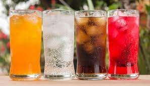 المشروبات المحلاة بالسكر قد تزيد خطر إصابة النساء بسرطان الكبد