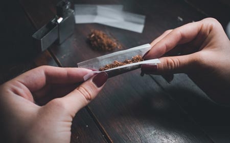 بڵاوبوونەوەی ماددەی هۆشبەر لە نێو ئافرەتان و نەوجەوانان زەنگی مەترسیی لێ داوە