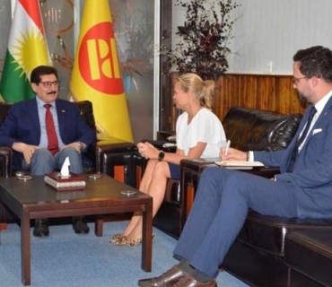 بەرپرسی دەستەی کارگێڕی مەکتەبی سیاسیی پارتی دیموکراتی کوردستان پێشوازی لە سەرکونسوڵی وڵاتی بەریتانیا دەکات