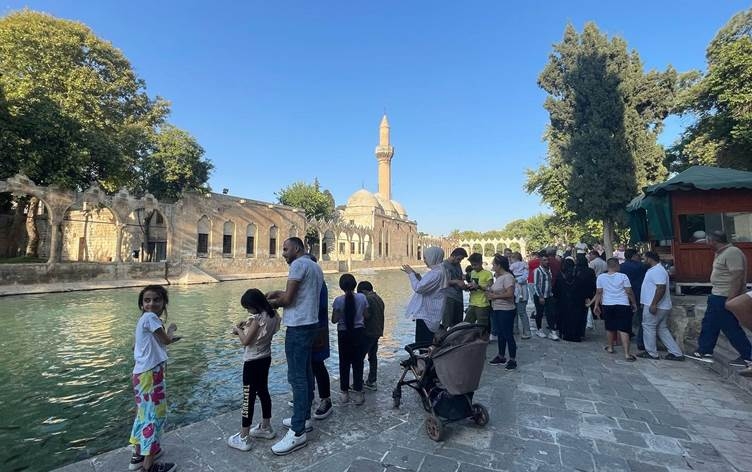 Riha ji xelkê xalî dibe, her kes diçe Gola Masiyan