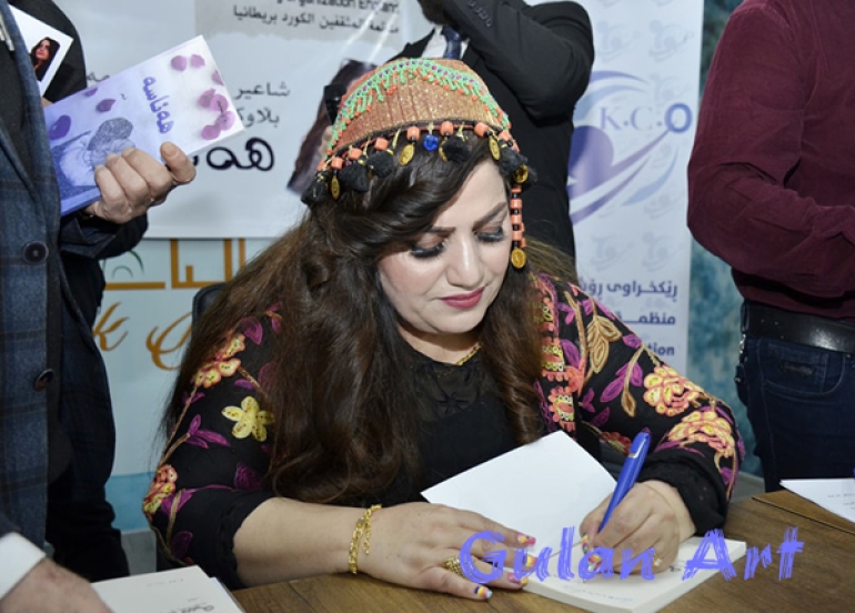 رێزان محەمەد: زیاتر لە بەیانیان زوودا شیعرەكانم دەنووسم