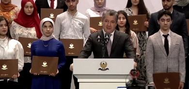 مه‌سرور بارزانی، سه‌رۆكی حكوومه‌تی هه‌رێمی كوردستان، له‌ ڕێوڕه‌سمی دابه‌شكردنی خه‌ڵات به‌سه‌ر قوتابییه‌ یه‌كه‌مه‌كاندا