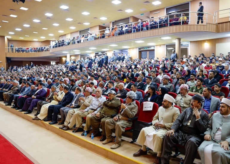 ســەرۆک بــارزانــی لــەگــەڵ چین و توێژەکانی ئاکرێ و بەردەڕەش کۆبووەوە