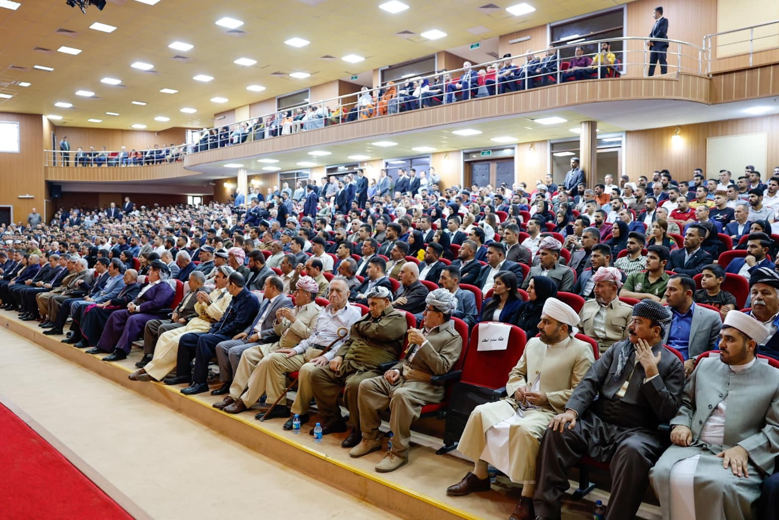 ســەرۆک بــارزانــی لــەگــەڵ چین و توێژەکانی ئاکرێ و بەردەڕەش کۆبووەوە