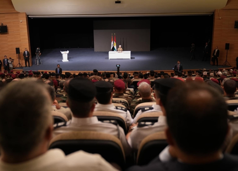 سەرۆك بارزانی لەگەڵ ئەفسەر و پلەدارانی پێشمەرگە و دەزگە ئەمنییەكانی سنووری پارێزگای دهۆك كۆبۆوە