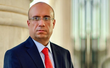 دكتۆر ئەفرام محەمەد حەسەن  پسپۆڕی نەخۆشییە دەروونییەكان و شارەزا لە چارەسەری ئالوودەبوونی بەكارهێنانی ماددە هۆشبەرەكان بۆ گوڵان:     چارەسەری ئالوودەبووانی ماددە هۆشبەرەكان ئەركێكی سەرەكیی حكومەتە و پێویستی بە سەنتەری پێشكەوتوو هەیە