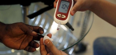 لماذا يرتفع مستوى السكر بالدم في الصباح؟ خبير يجيب