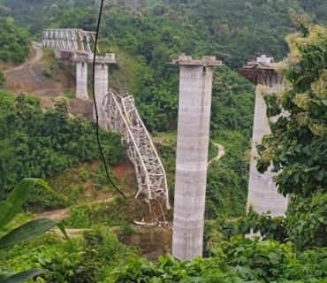 داڕمانی پردێک کە لە قۆناغی دروستکردندایە لە ویلایەتی میزۆرام لە هیندستان