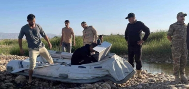 Akrê – Du keçên ciwan di avê de xeniqîn