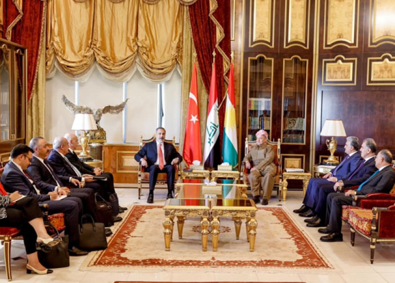 سەرۆک بارزانی پێشوازی لە وەزیری دەرەوەی تورکیا دەکات