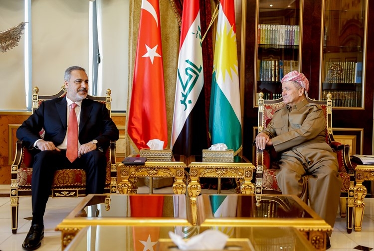 Serok Barzanî li gel wezîrê derve yê Tirkiyeyê civiya