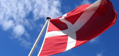 Danîmark şewitandin û bêrêzîkirina li pirtûkên pîroz qedexe dike