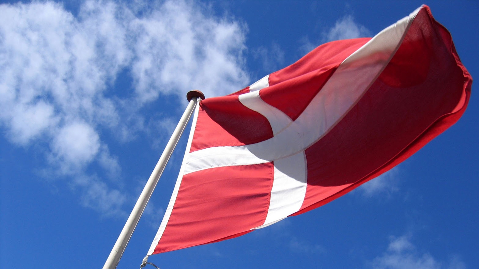 Danîmark şewitandin û bêrêzîkirina li pirtûkên pîroz qedexe dike