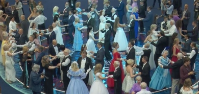 Li Moskowê Baloya Evîndaran: 150 bûk û zava beşdar bûn