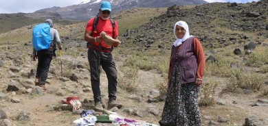 Quntara Çiyayê Agiriyê: Jineke 55 salî goreyên rîs difiroşe çiyageran